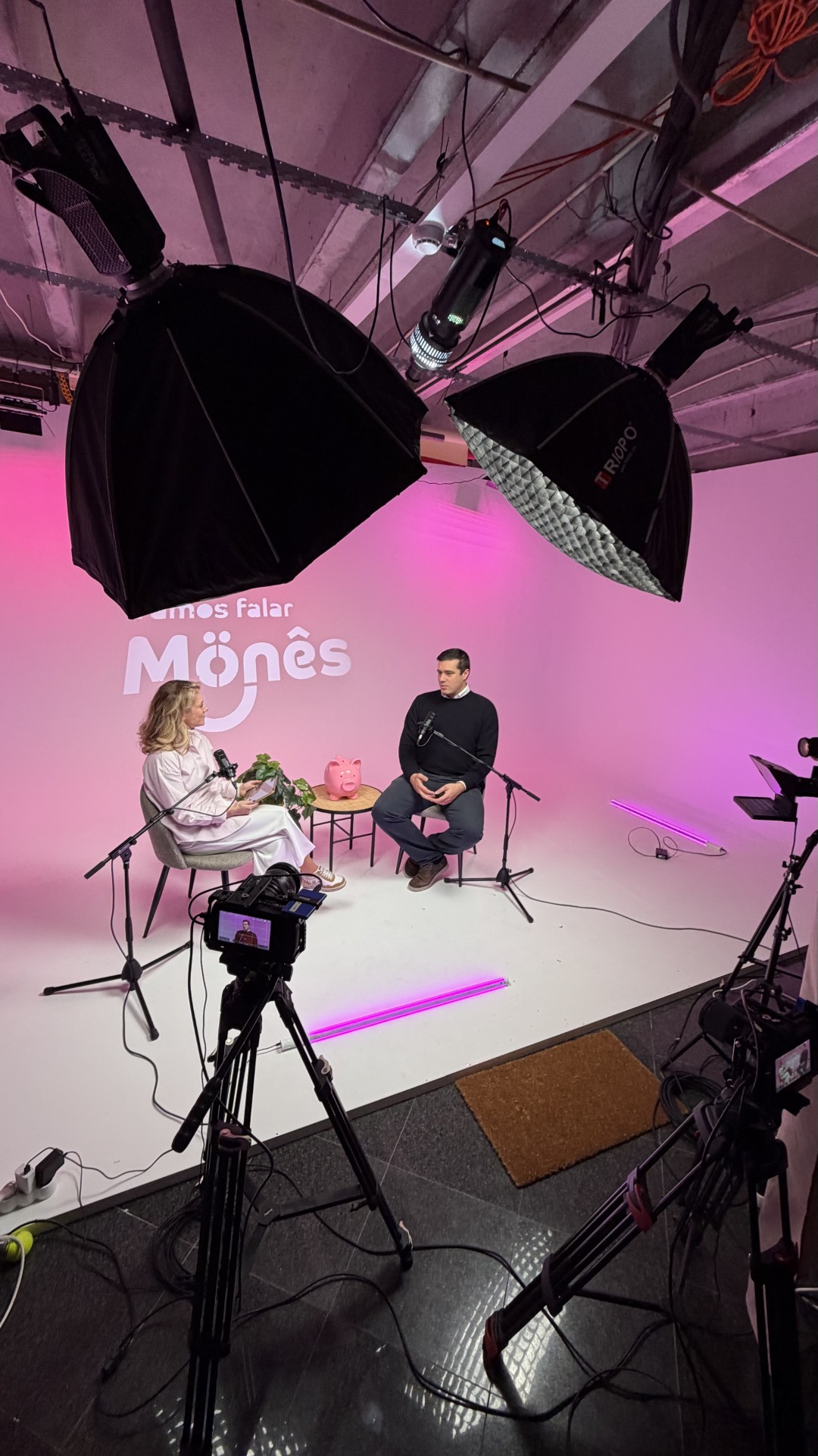 Fotografia real do estúdio de podcast 10